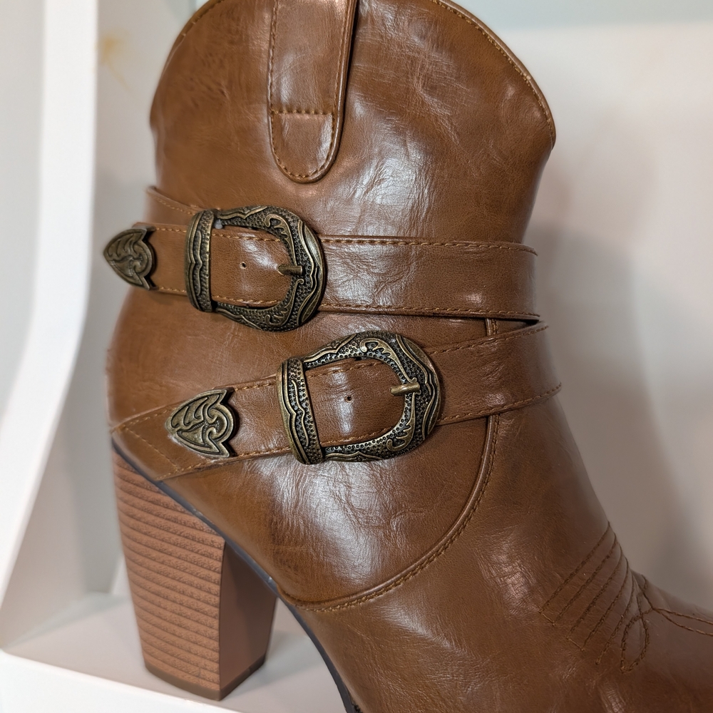 🖤 Roper Tan Heeled Western Boots with Buckle Detail